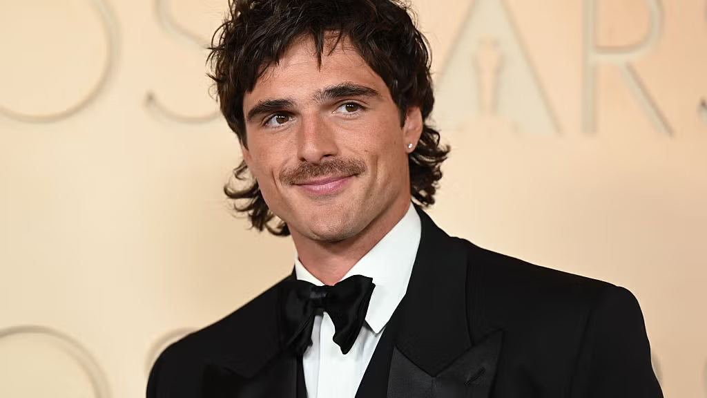 Soft Boy: el bigote que los hombres están dejando crecer este 2026