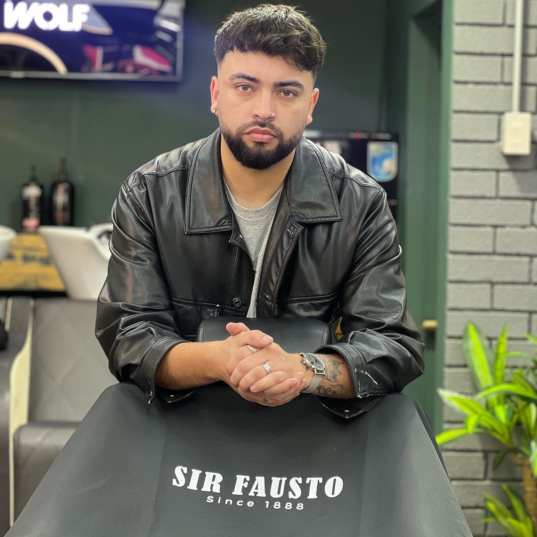 Conoce a Omar Ortega Marcoleta, el barbero embajador de Sir Fausto