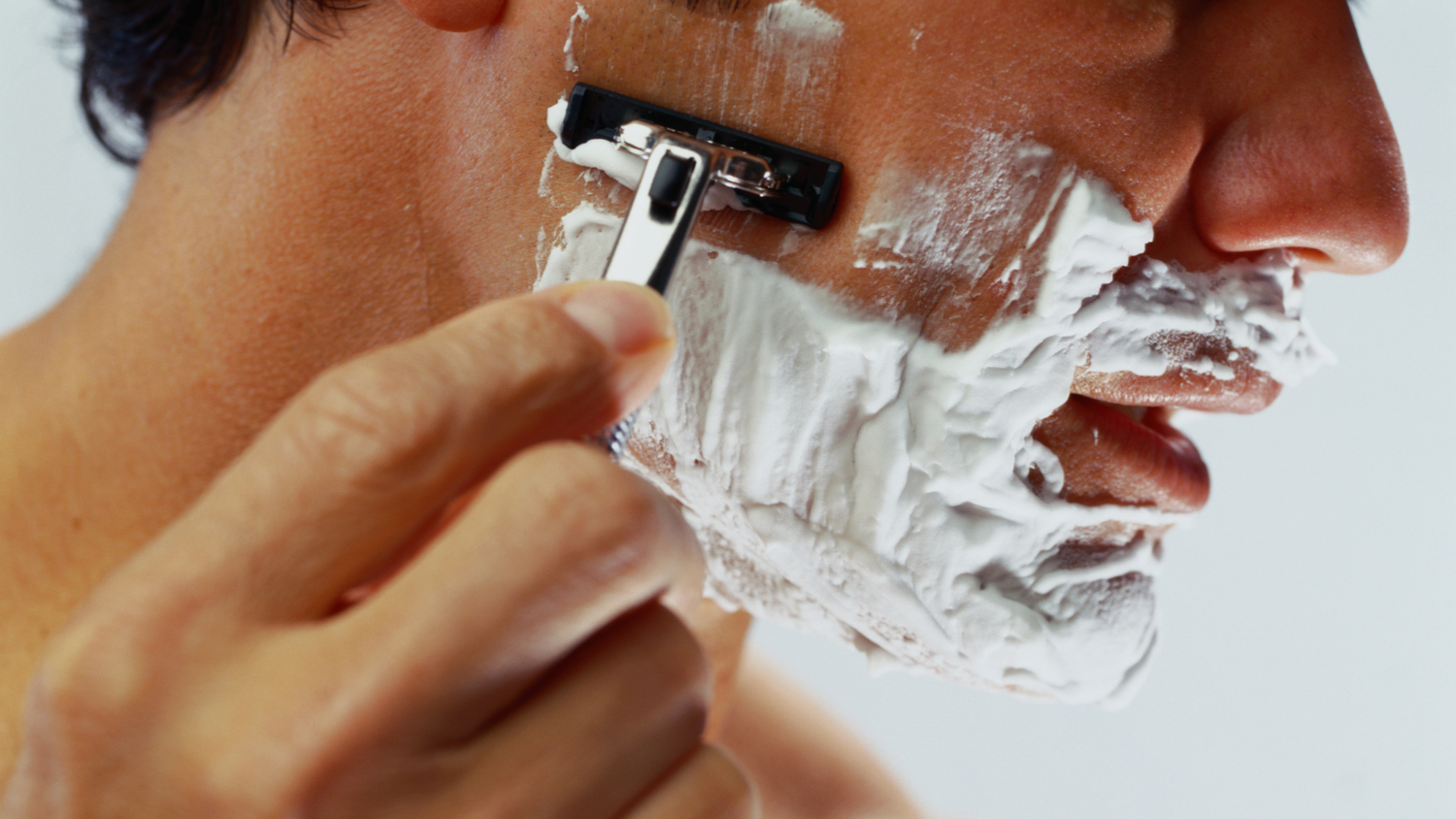 ¿Ardor tras el afeitado? 3 consejos para evitarlo