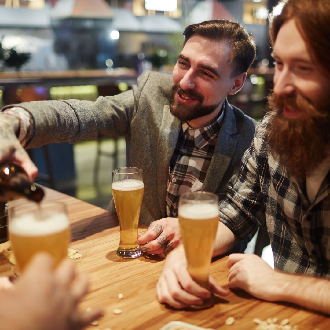 ¿Beber alcohol es malo para el cabello? Te lo contamos
